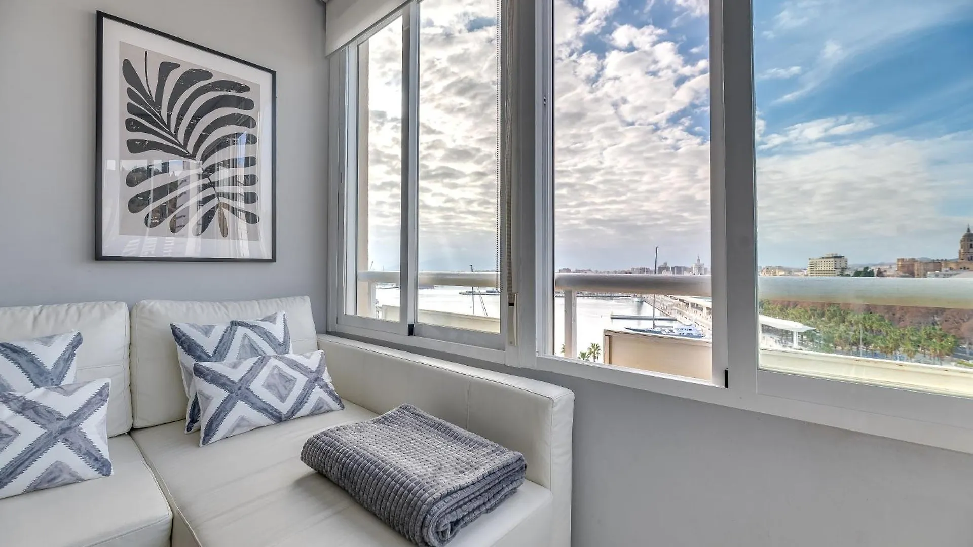 Xpce Muelle 1 Apartment Malaga